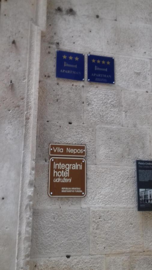 Inchy Accommodation - In The Center Of Diocletian'S Palace Split Kültér fotó